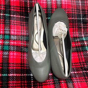 Soft Style Angle II size 7.5 Olive